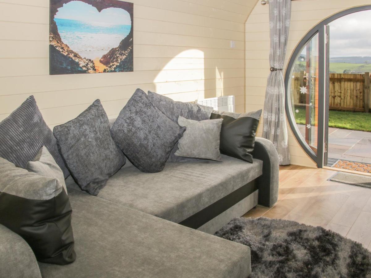Stapeley Pod Villa Shrewsbury Bagian luar foto